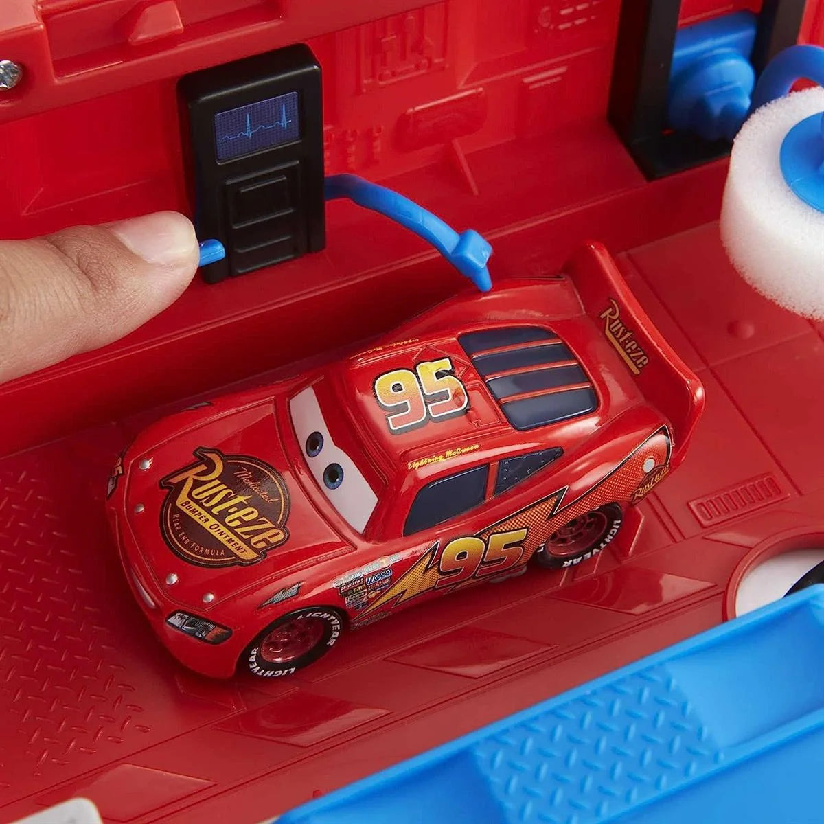 Disney Pixar Cars Dönüştürülebilir Mack Oyun Seti HDC75 | Toysall