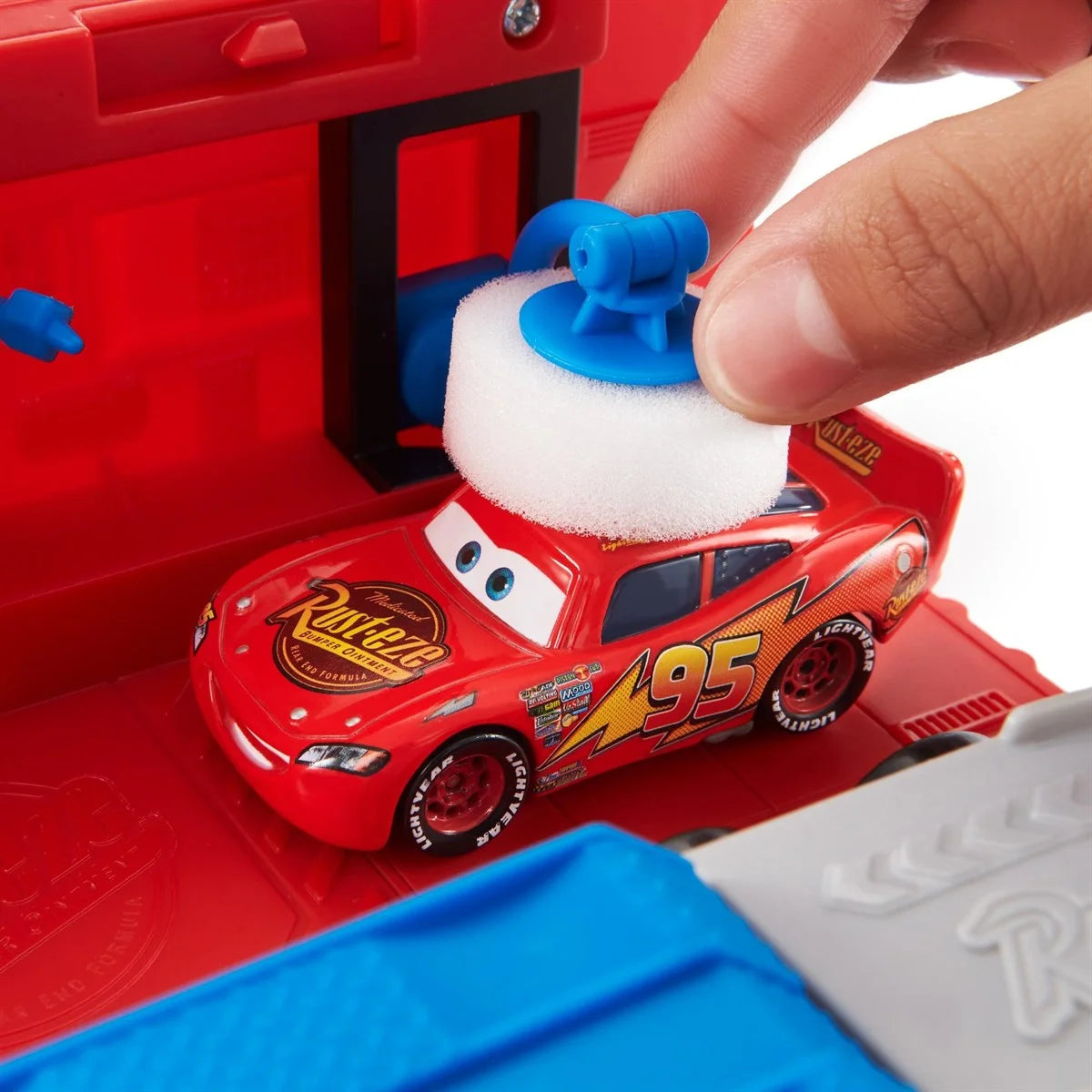 Disney Pixar Cars Dönüştürülebilir Mack Oyun Seti HDC75 | Toysall