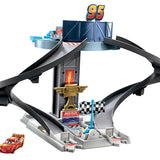 Disney ve Pixar Cars Rust-Eze Yarış Kulesi GJW42