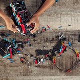Lego Technic Gösteri Kamyoneti ve Motosikleti 42106