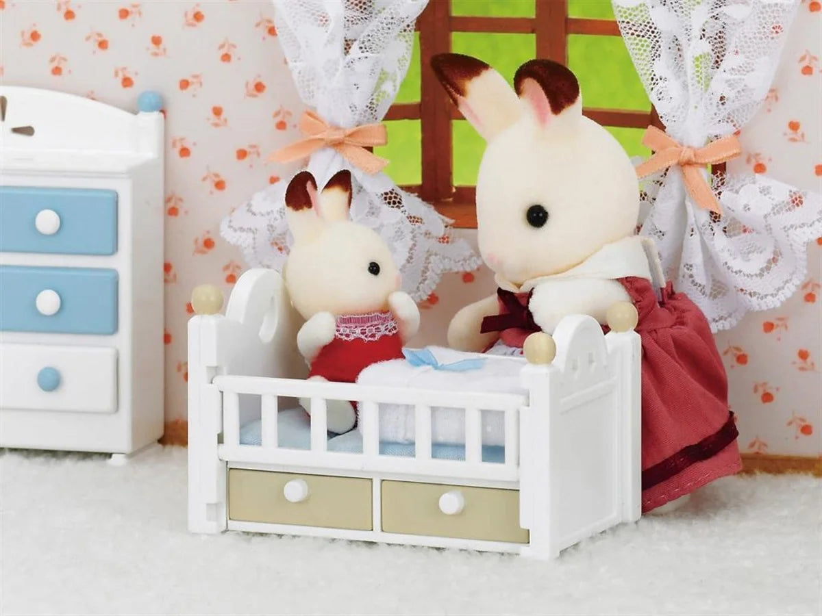 Sylvanian Families Çikolata Kulaklı Tavşan Bebek ve Yatağı 5017 | Toysall