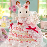 Sylvanian Families Freya’nın Doğum Günü Çilekli Pasta Elbisesi 5847